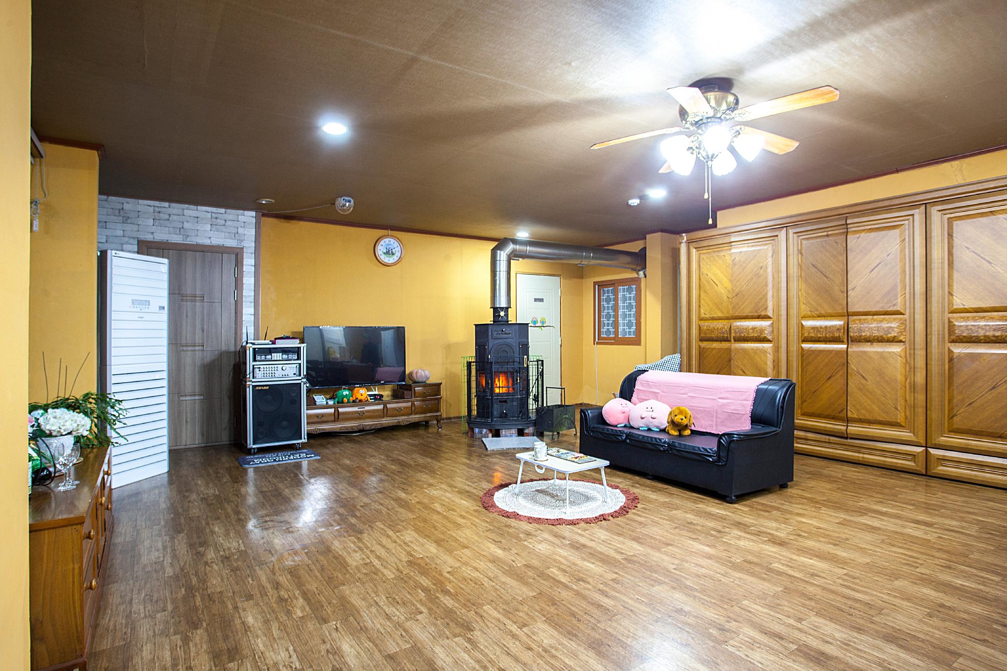 리버뷰 소나무 펜션 (hongcheon river view sonamu pension)