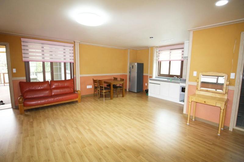 용인 사랑채펜션 (Yongin Sarangchae Pension)