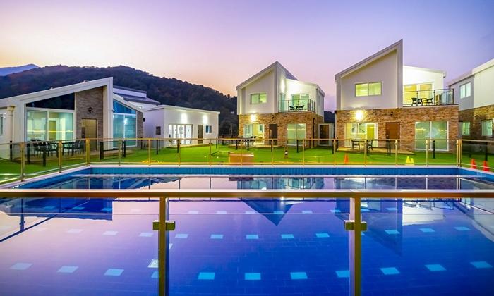 Gold Spoon Dog Pool Villa