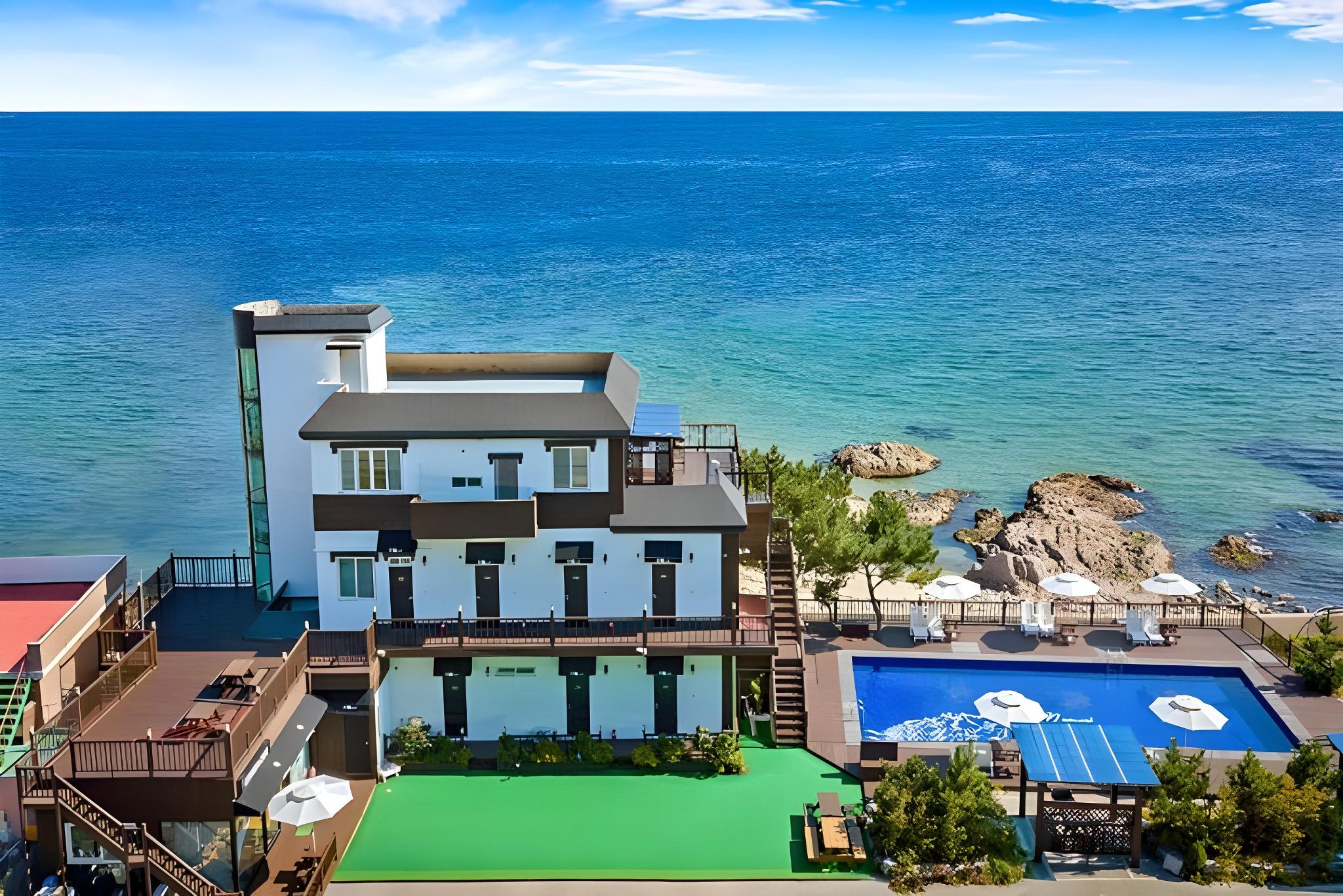 울진 씨앤모먼트펜션 (Uljin Sea and Moment Pension)