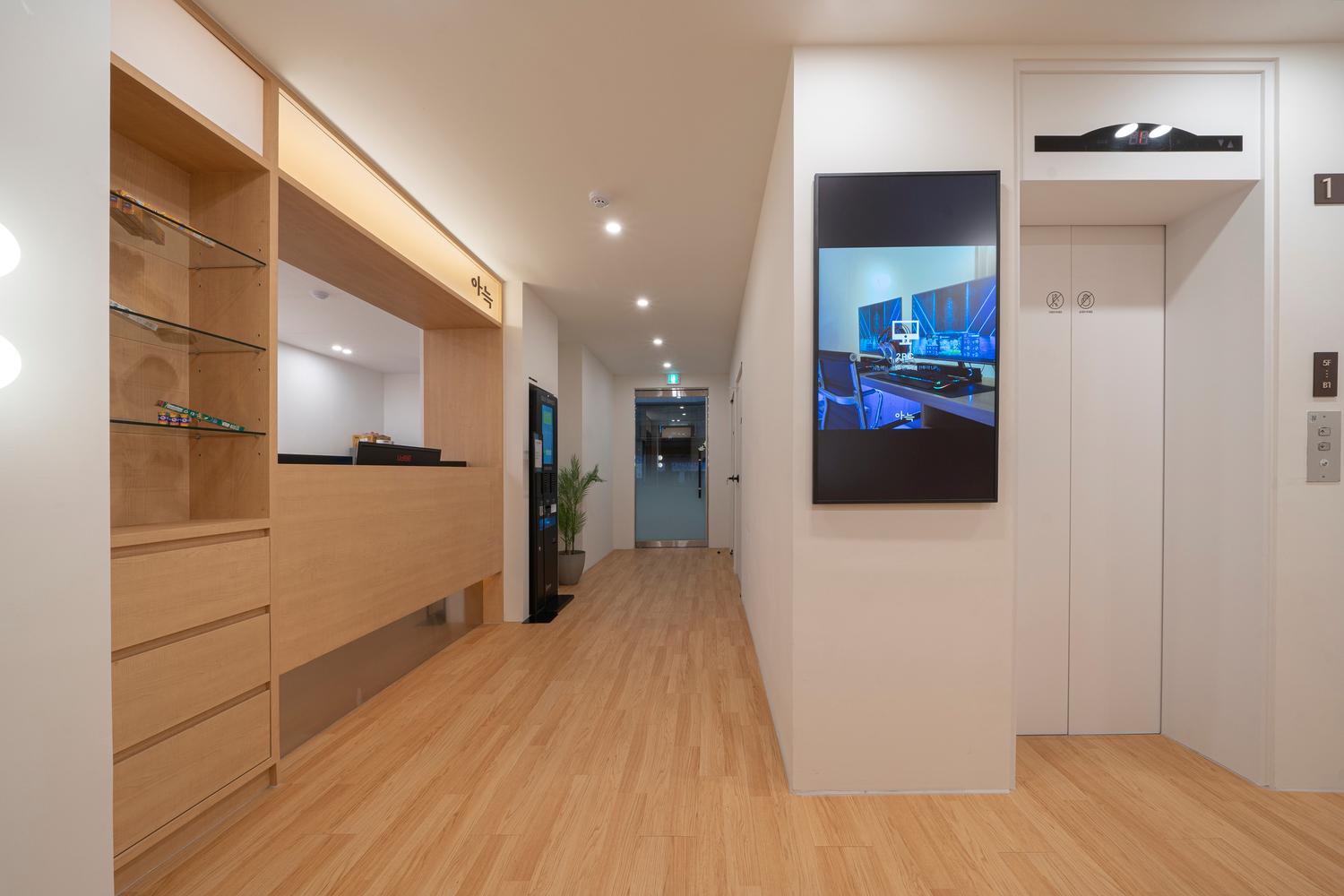 더휴식 아늑호텔 천안역 1호점 (The Hyoosik Aank Hotel Cheonan Station 1st Branch)