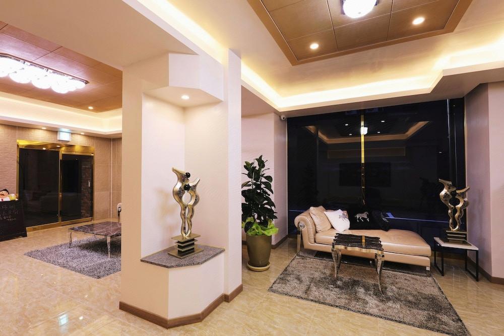 호텔 몬다비 (Hotel Mondavi)