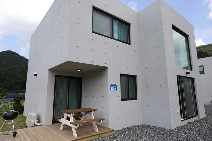 Muju Sketch Pension