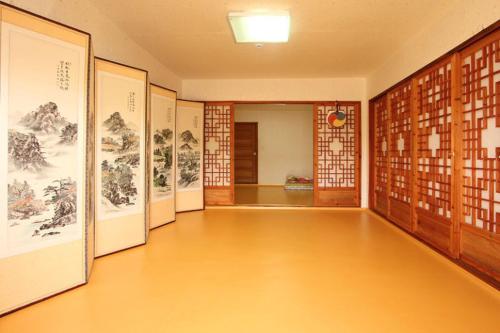 전주 한옥 산민재 펜션 (Jeonju Hanok Sanminjae Pension)