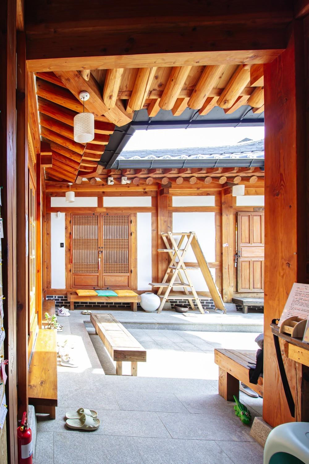 전주한옥마을 덕수궁 (Jeonju Hanok Maeul Deoksugoong (Korea Quality))