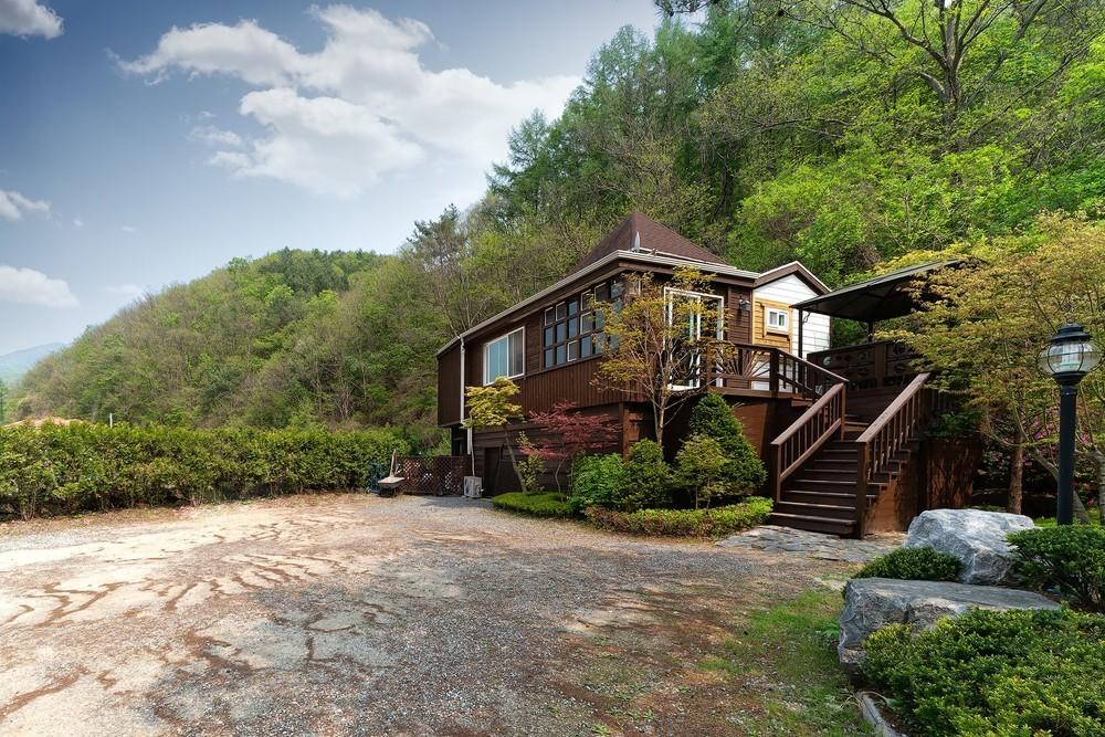 홍천 픽션 하우스 펜션 (Hongcheon Fiction House Pension)