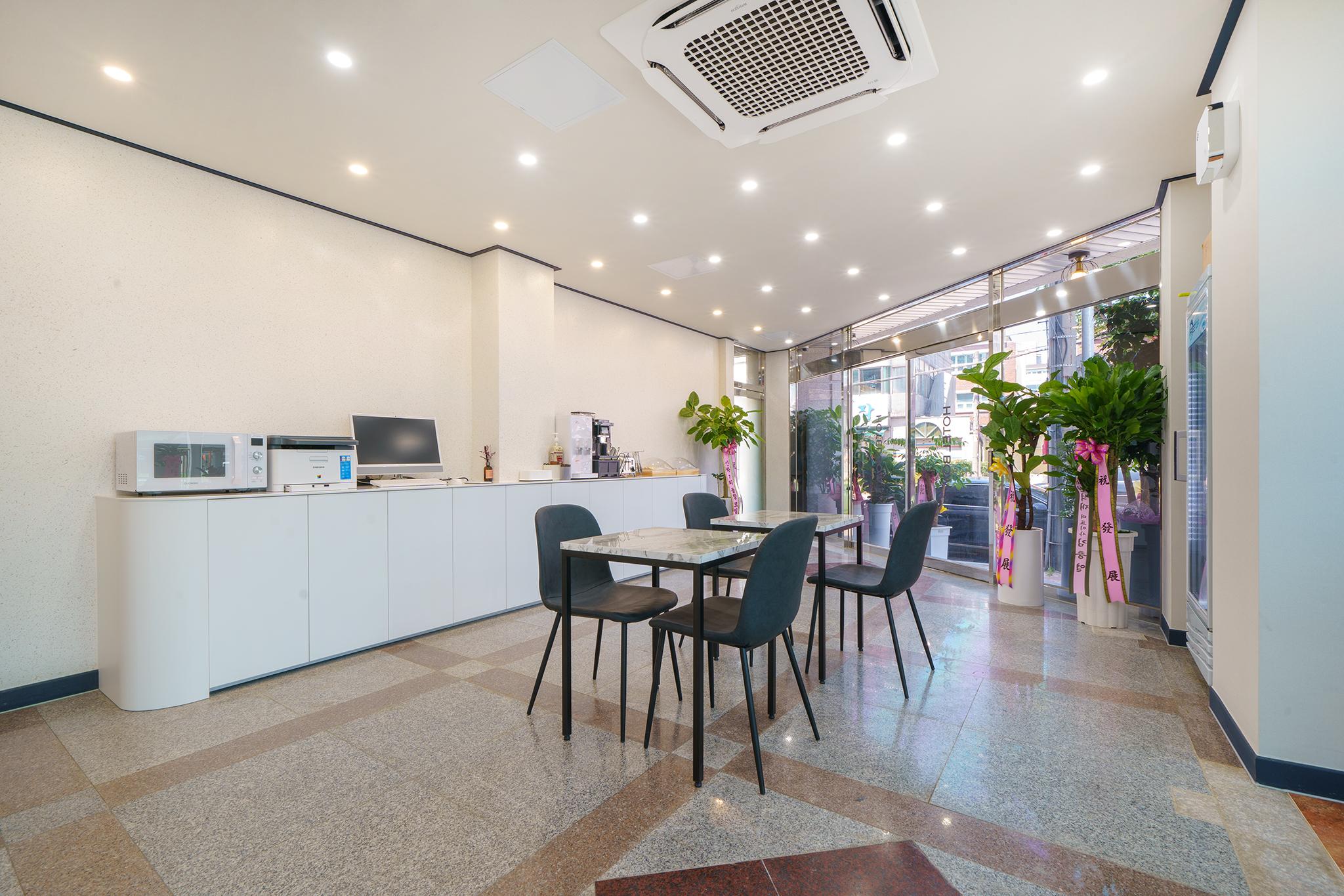 목포 HOTEL 봄 (Mokpo Hotel Bom)