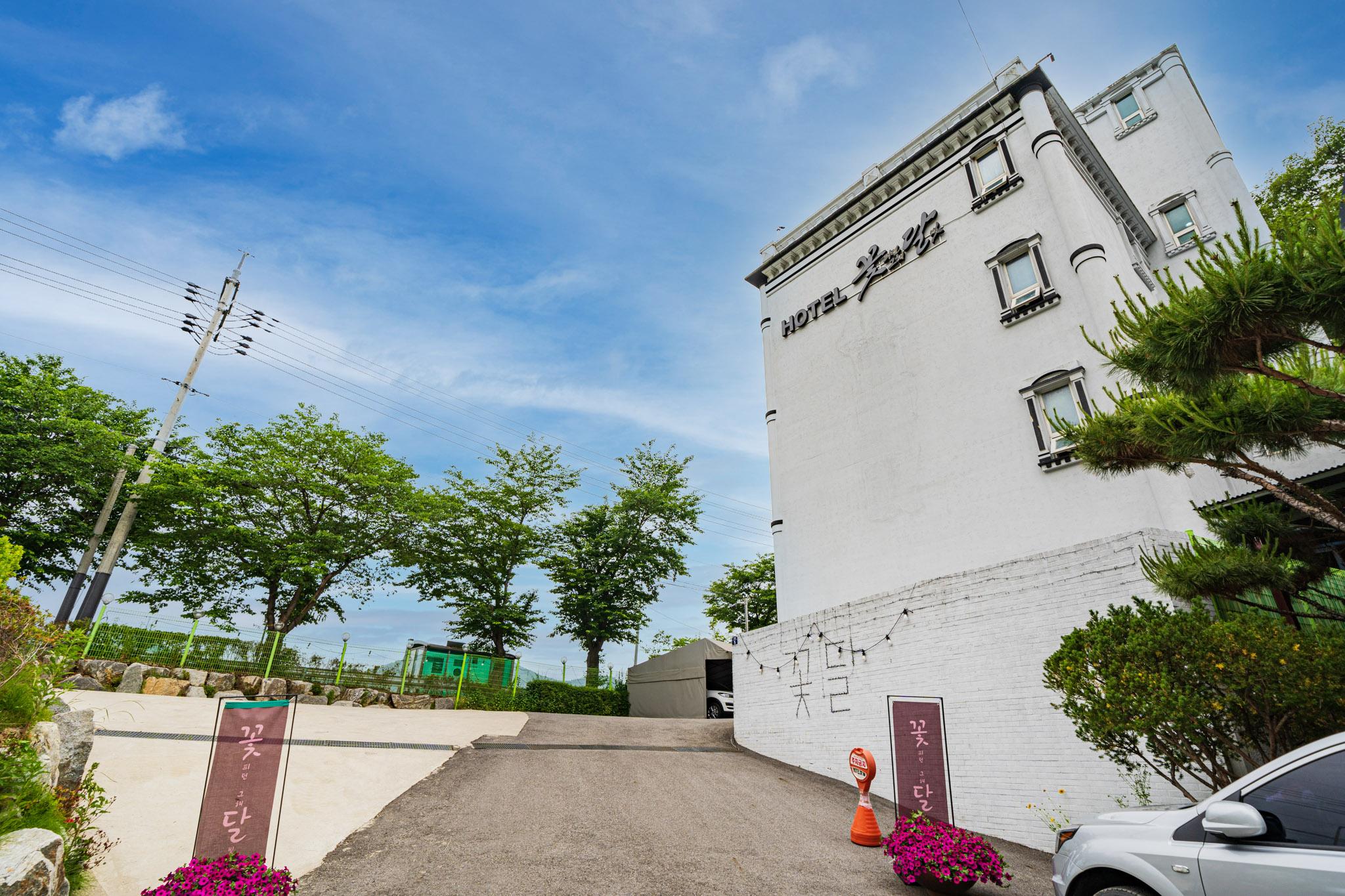 양평 꽃 피던 그해 달빛 (Yangpyeong Ggotpideon Geuhae Dalbit)