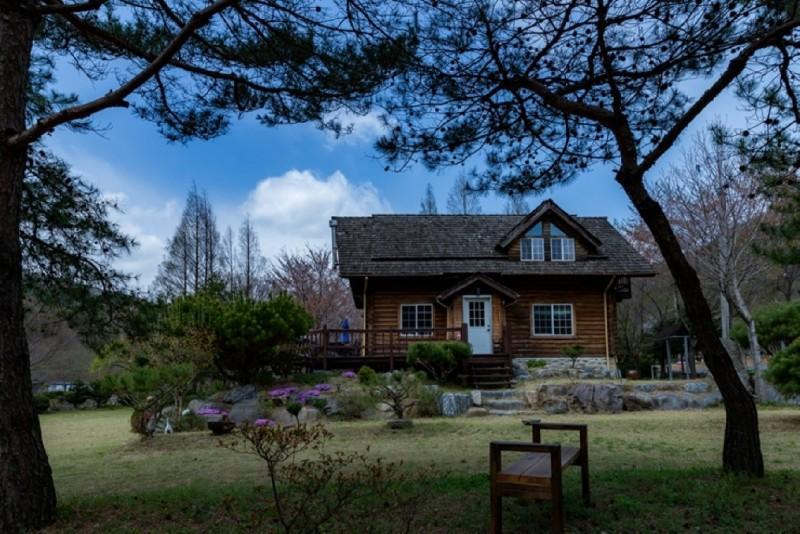 괴산 속리산통나무펜션 (Goesan Songnisan Tongnamu Pension)