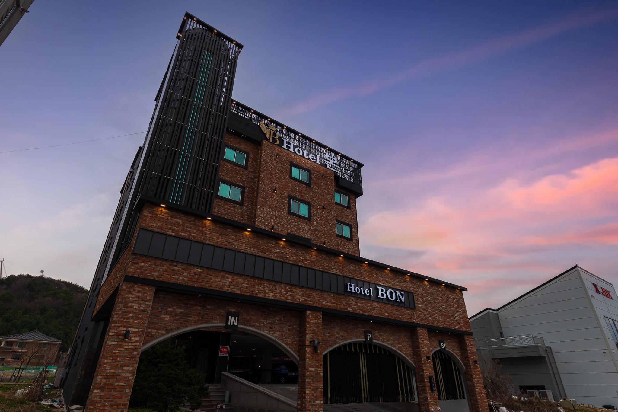 계룡 호텔 본 (Gyeryong Hotel Bon)