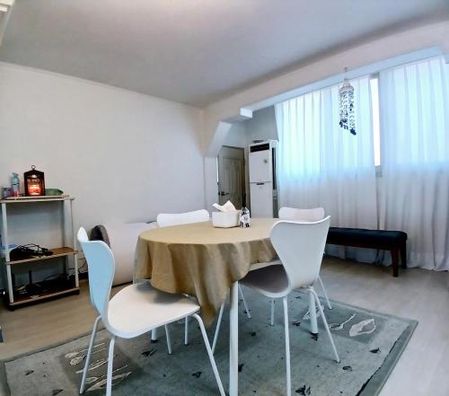 Busan Youngdo Short Term Rental White Fox Culture Village Gamseong Accommodation 3 rooms spacious ac