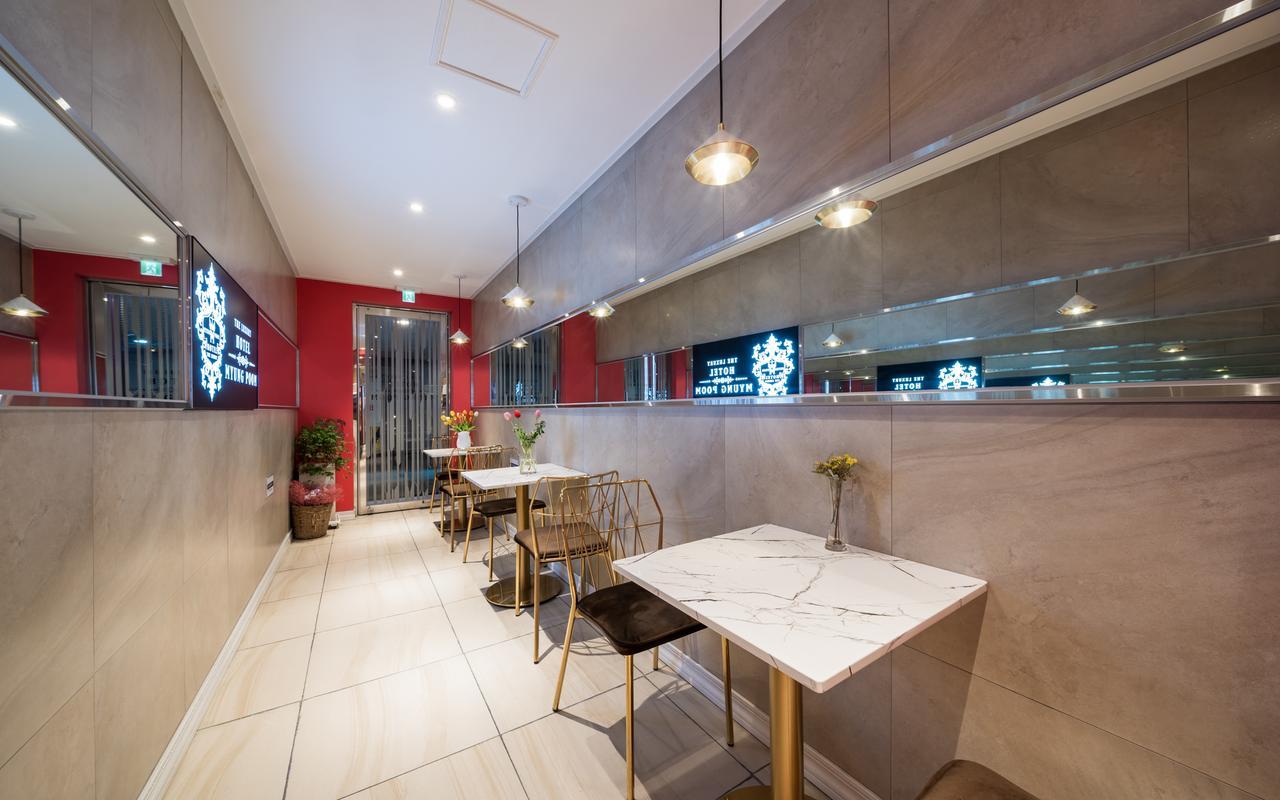 명품 호텔 (Luxury Hotel)