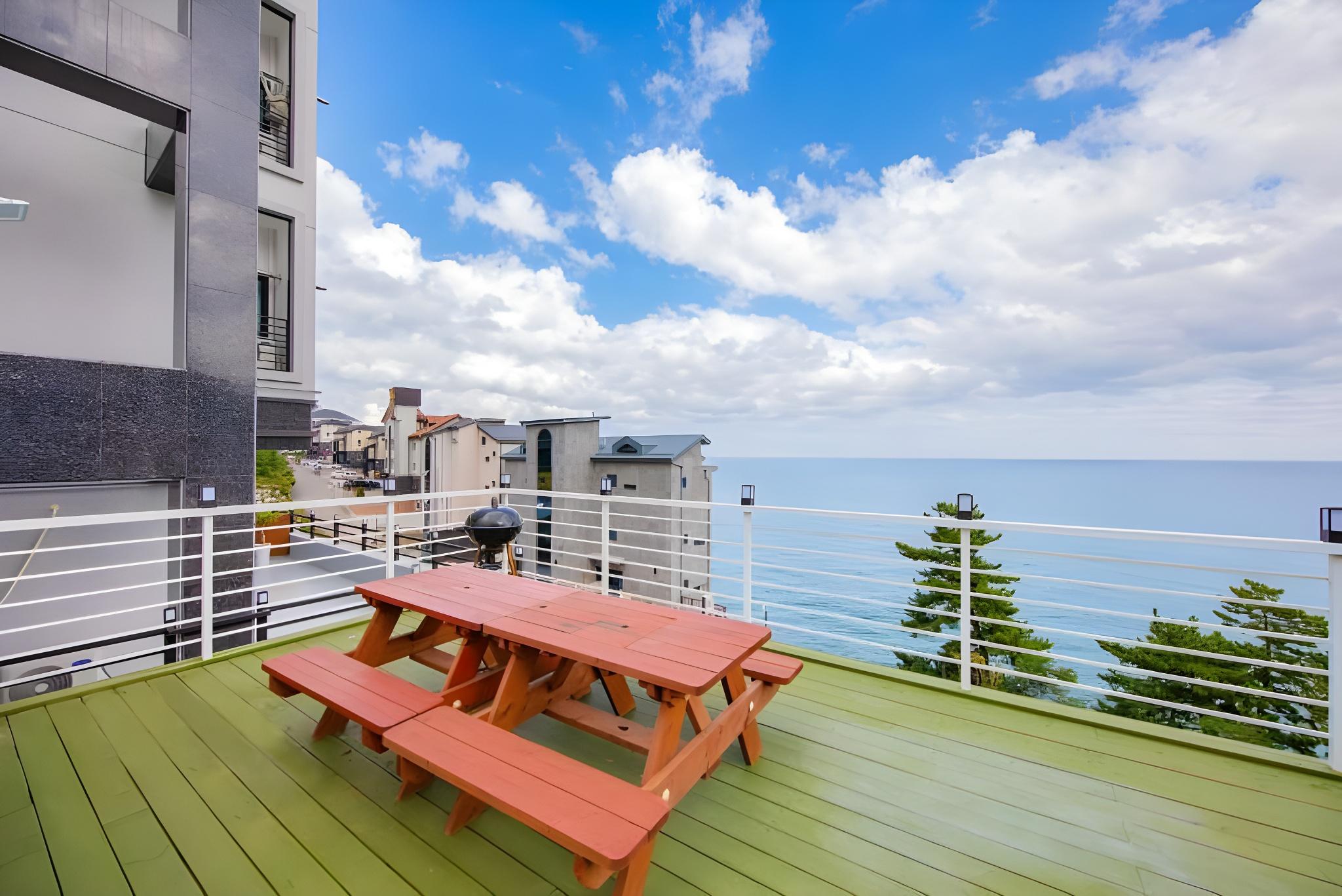 삼척 이스트오션펜션 (Samcheok East Ocean Pension)