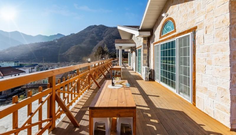 제천 충주빛나는월악펜션 (Jecheon Binnaneun Worak Pension)