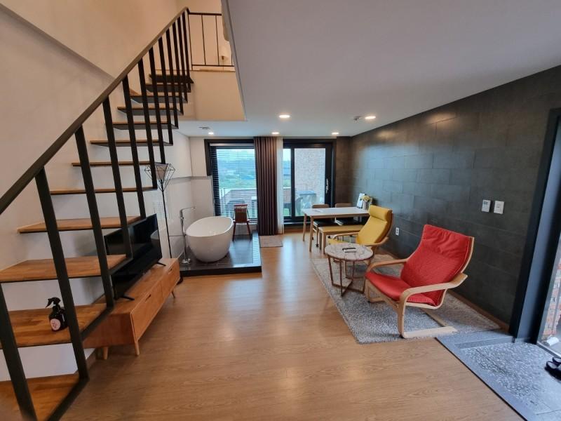 강릉 스테이어스펜션 (Gangneung Stay Us Pension)