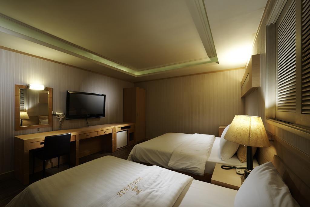 Noblesse Hotel