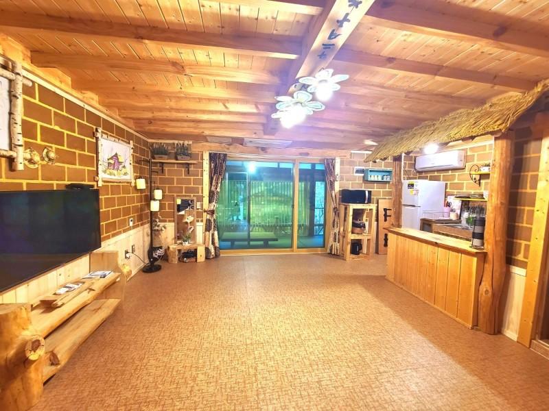 무주 흙집풍경펜션 (Muju Heukjip Punggyeong Pension)