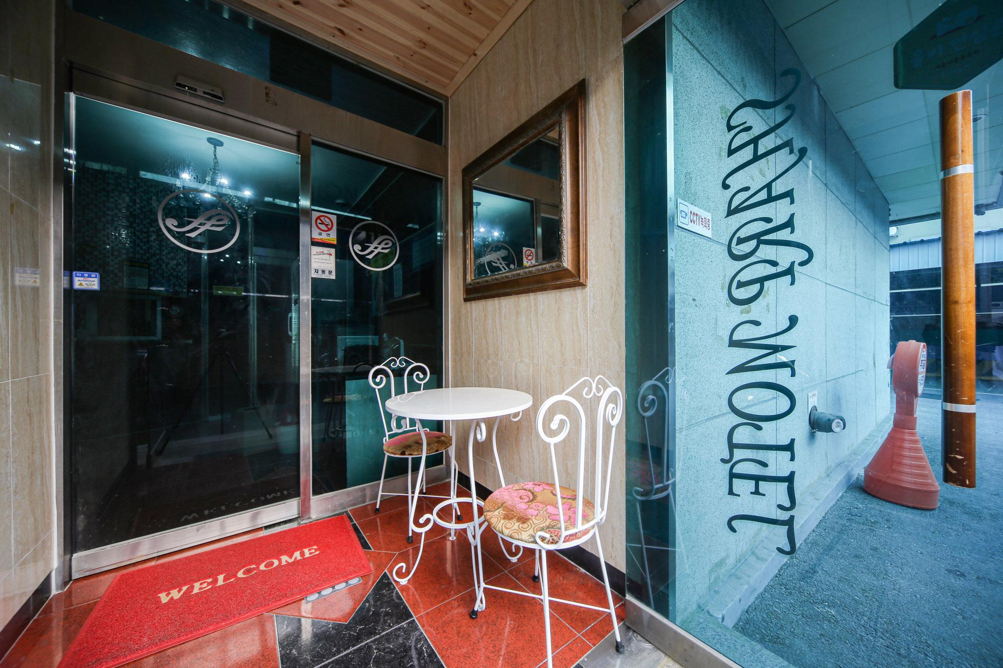 문경 샵 (Sharp Motel 井号宾馆) (Mungyeong Sharp)