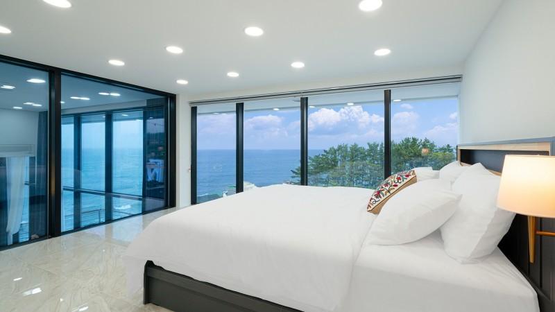 영덕 동광풀빌라 (Yeongdeok Donggwang Pool Villa)