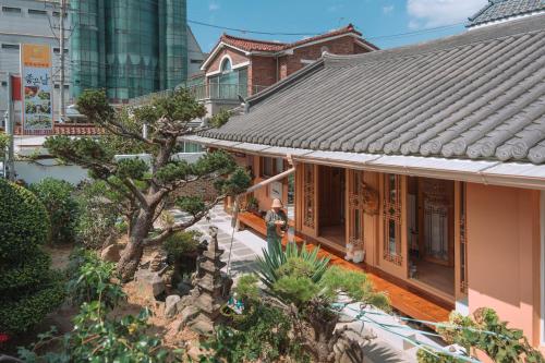 꽃밭 정원이 예쁜집 좋은 날 (Beautiful Garden Fine Day House)