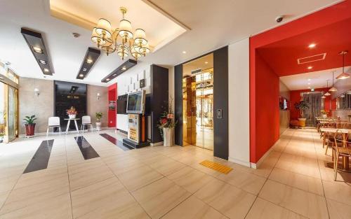 명품 호텔 (Luxury Hotel)