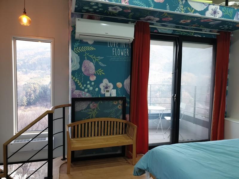 봉화 홍제원펜션 (Bonghwa Hongjewon Pension)