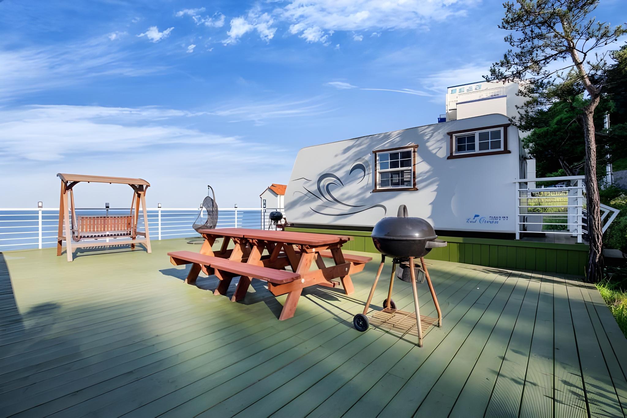 삼척 이스트오션펜션 (Samcheok East Ocean Pension)