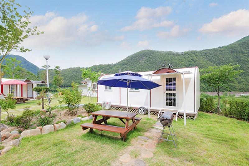 단양 휴돔하우스펜션 (Danyang Hyudom House Pension)