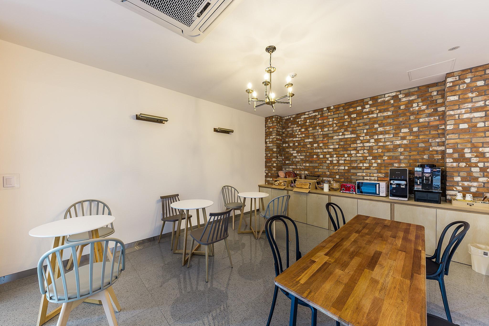 청주 오창 호텔 봄 (Jeongju Ochang Hotel Bom)