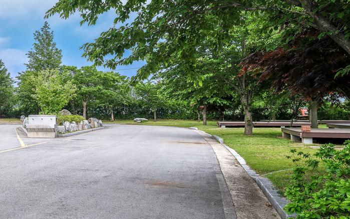 Songjeong Village Tree Flower Auto Camping Site