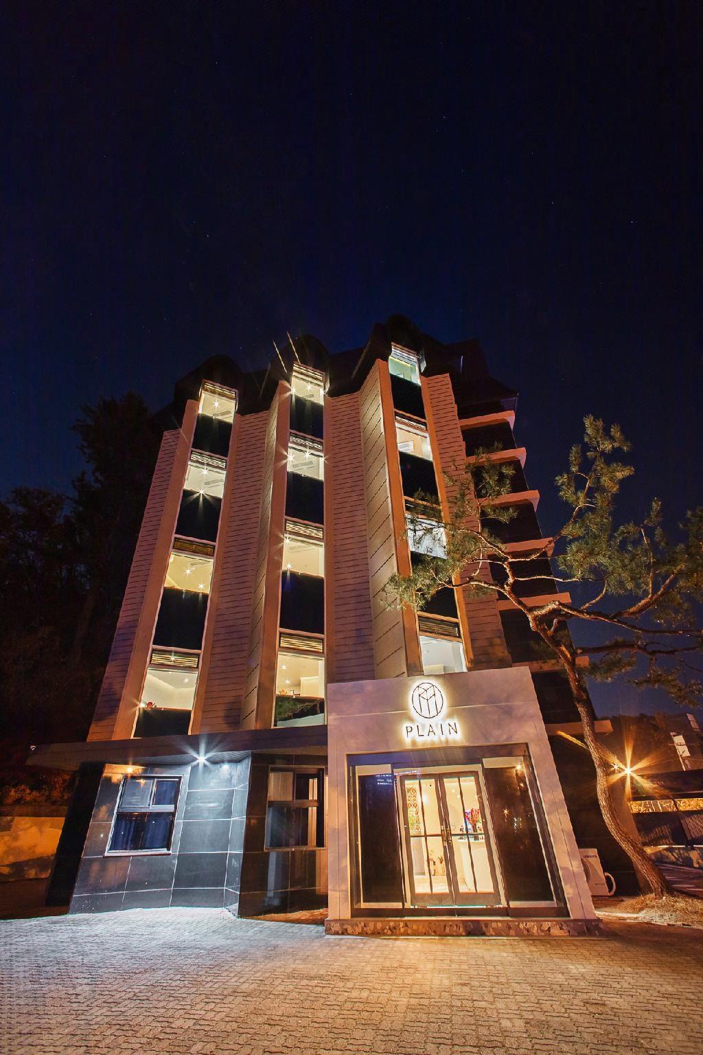 플레인 호텔 (Plain Hotel)