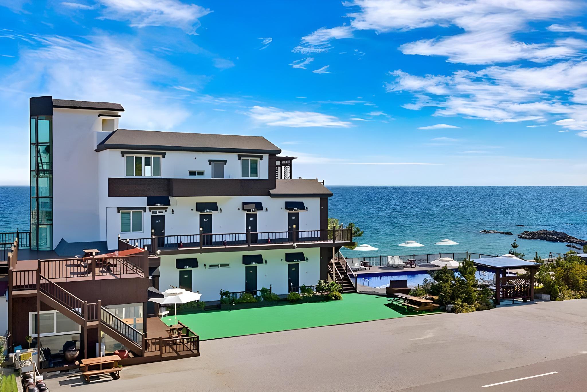 울진 씨앤모먼트펜션 (Uljin Sea and Moment Pension)