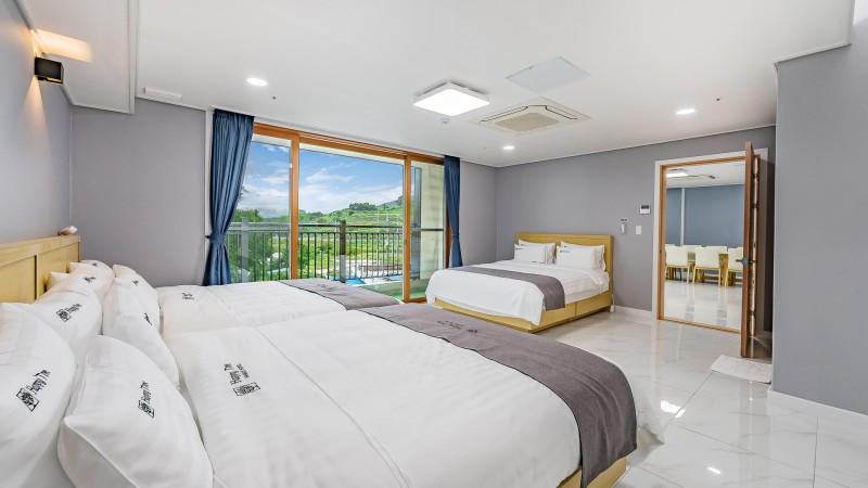 부안 해피트리가족호텔 고사포펜션동 (Buan Happy Tree Family Hotel Gosapo Pension Building)