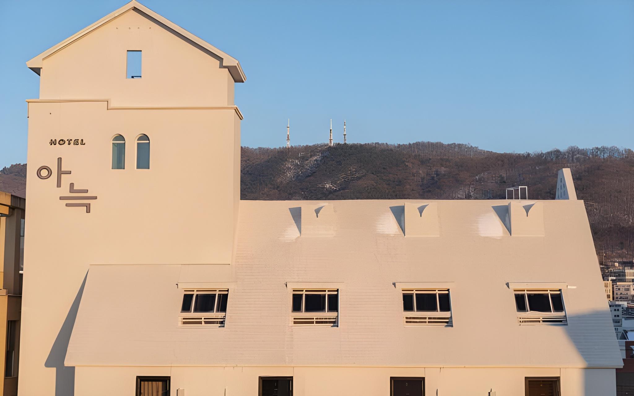 더휴식 아늑호텔 청주우암 1호점 (The Hyoosik Aank Hotel Cheongju Uam 1st Branch)