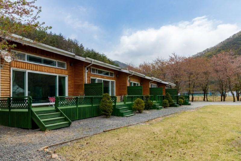 괴산 속리산통나무펜션 (Goesan Songnisan Tongnamu Pension)