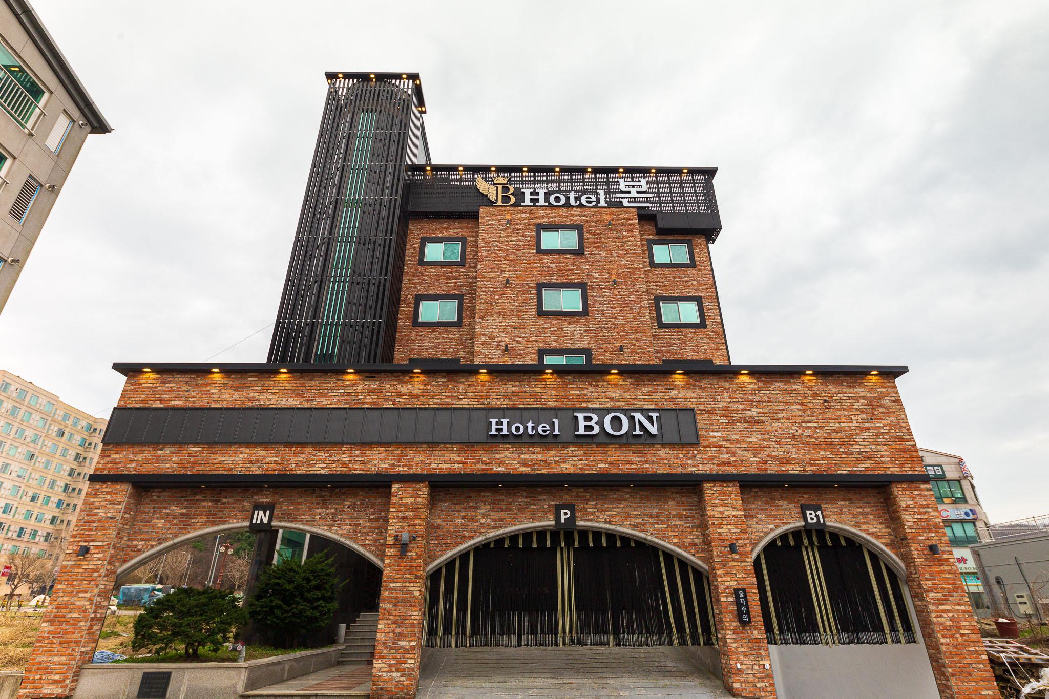 계룡 호텔 본 (Gyeryong Hotel Bon)