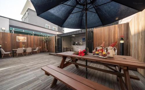 명품 호텔 (Luxury Hotel)