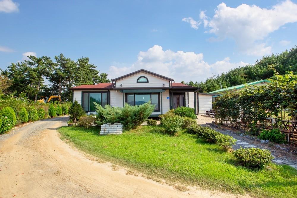 서산 해양정원 펜션 (Seosan Haeyang Jungwon Pension)