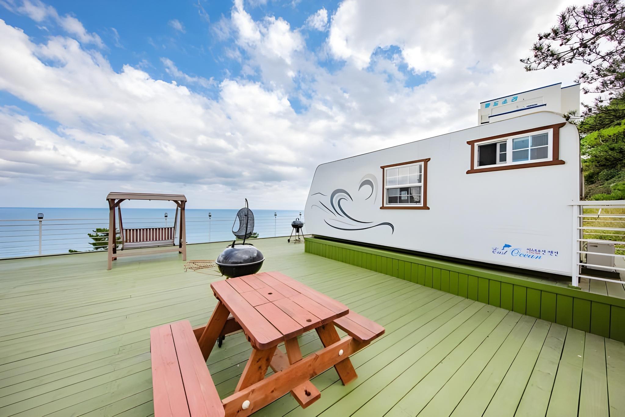 삼척 이스트오션펜션 (Samcheok East Ocean Pension)