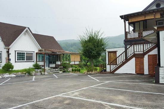 용인 사랑채펜션 (Yongin Sarangchae Pension)