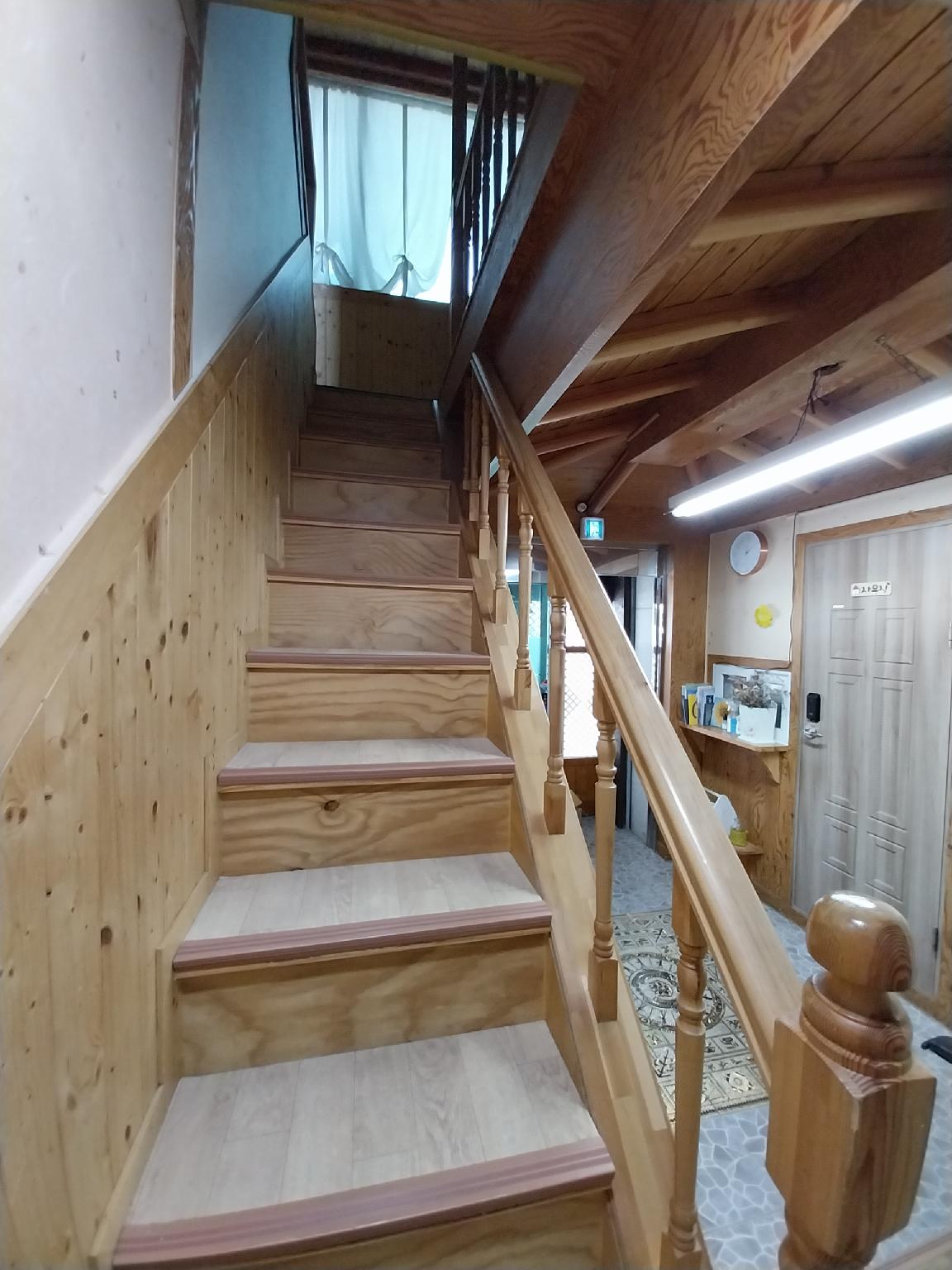 군산 월명동앤 게스트하우스 (Gunsan Wolmyeongdong and Guesthouse)