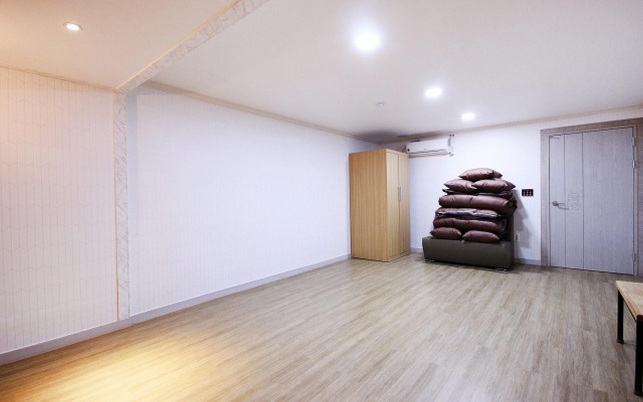 안동 캐슬 (Andong Castle)