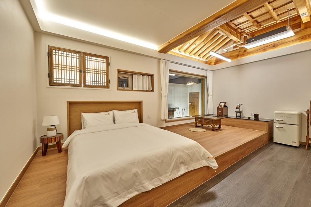 마당한옥 (Madang Hanok)
