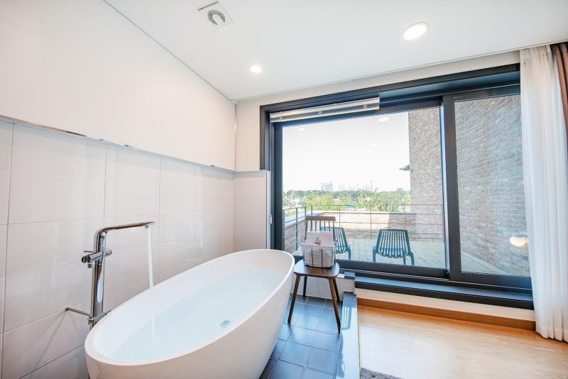 강릉 스테이어스펜션 (Gangneung Stay Us Pension)