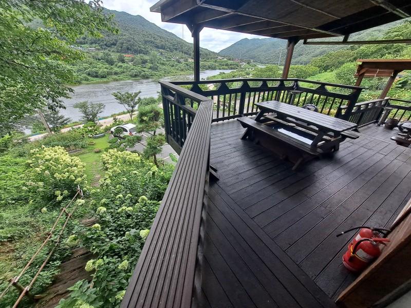 곡성 강변스케치펜션 (Gokseong Riverside Sketch Pension)