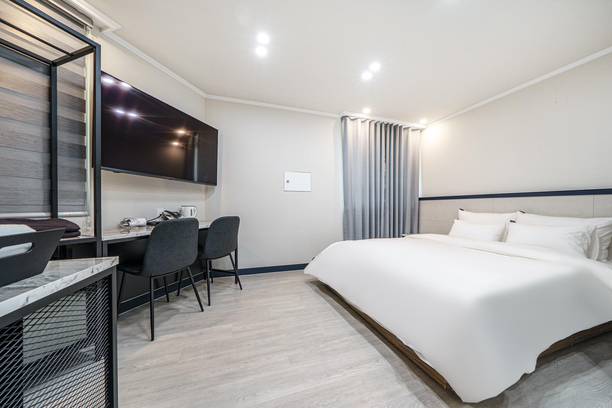 목포 HOTEL 봄 (Mokpo Hotel Bom)