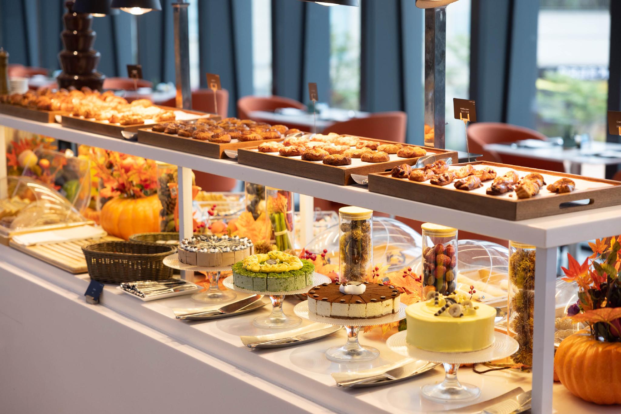 코트야드 수원 (Courtyard Suwon)