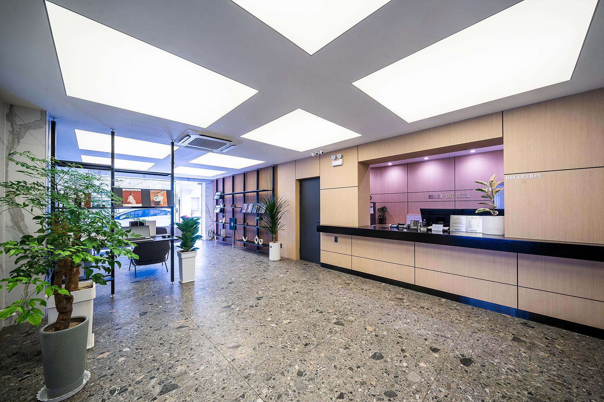 구미 인동 브라운도트 구미인동점 (Gumi Indong Brown Dot)