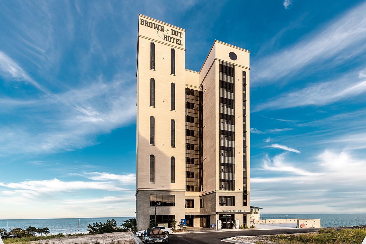 울산 정자동 브라운도트 정자해수욕장점 (Jeongja Beach Brown Dot)