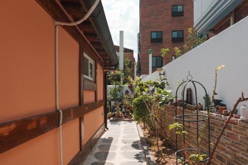 꽃밭 정원이 예쁜집 좋은 날 (Beautiful Garden Fine Day House)